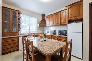 Private kitchen - Viewpoint House 2 (Ponta do Sol)