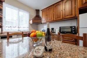 Private kitchen - Viewpoint House 2 (Ponta do Sol)