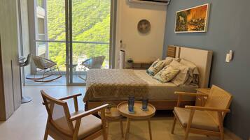 1 habitación, tabla de planchar con plancha, wifi gratis y ropa de cama