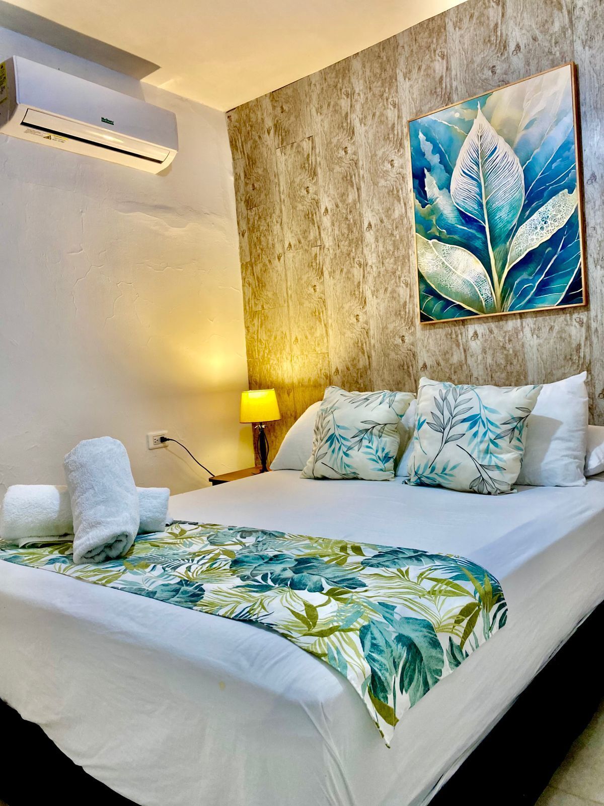 Standard Double Room | Meja, ruang kerja komputer riba, seterika/papan seterika, Wi-fi percuma 