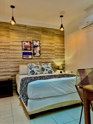 Standard Double Room | Desk, laptop workspace, soundproofing, iron/ironing board - Casa Centro Histórico Hotel (Cartagena)