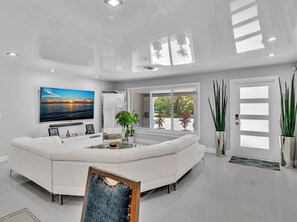 Lobby - Lighthouse Point Retreat:Heated Pool & 3 Ensuite Bedrooms with luxury mattresses (Lighthouse Point)