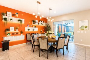 Dining - Beautiful 36-bedroom house in Kissimmee perfect for large groups (Kissimmee)