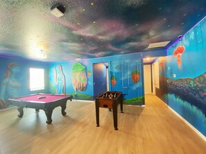 Games room - Beautiful 36-bedroom house in Kissimmee perfect for large groups (Kissimmee)
