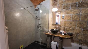 Bruser, hårtørrer, håndklæder, Sæbe