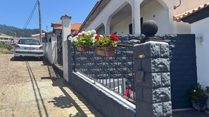 Property grounds - Golden Horizon House (Canhas)