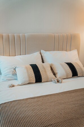 2 bedrooms, iron/ironing board, WiFi, bed sheets - Private Villa with Mini Pool, Garden & Parking (Paros)