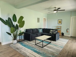 Smart TV - Seaside Escape in Bodden Town 3BR + Pool (Bodden Town)