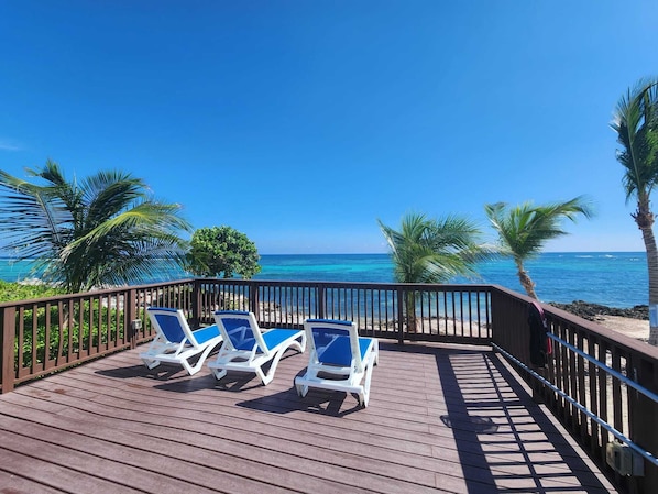 Property grounds - Seaside Escape in Bodden Town 3BR + Pool (Bodden Town)