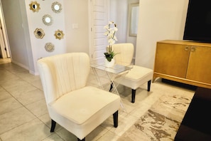 Interior - Beautiful 3-bedroom house with hot tub off Country Club Ave in Westside El Paso! (Santa Teresa)