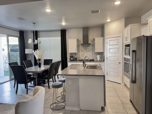 Beautiful 3-bedroom house with hot tub off Country Club Ave in Westside El Paso!