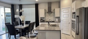 Beautiful 3-bedroom house with hot tub off Country Club Ave in Westside El Paso!