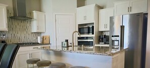 Microwave, oven, stovetop, dishwasher - Beautiful 3-bedroom house with hot tub off Country Club Ave in Westside El Paso! (Santa Teresa)