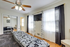 4 bedrooms, desk, iron/ironing board, Internet - 3 Mi to Stone Mountain Park: Quiet Family Getaway (Stone Mountain)