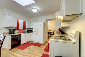 Refrigerador, microondas, parrilla de estufa y lavavajillas 