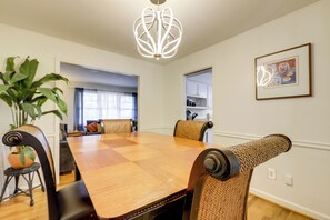 Dining - 3 Mi to Stone Mountain Park: Quiet Family Getaway (Stone Mountain)