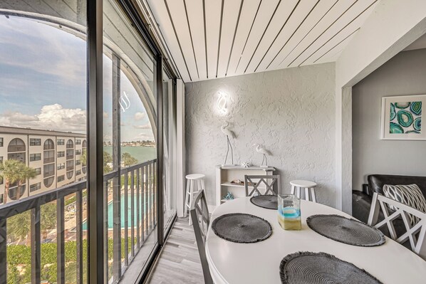 Dining - 2 Mi to Beach! Unit w/ Pool Access on Marco Island (Marco Island)