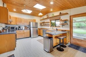 Fridge, microwave, oven, stovetop - Beach & Bay Access! 5-Acre Whidbey Island Retreat (Greenbank)