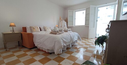Sea Esta Guest House - Double Room with Terrace, town centre and near the beach.