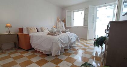 Sea Esta Guest House - Double Room with Terrace, town centre and near the beach.