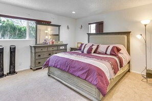 3 bedrooms, iron/ironing board, Internet, bed sheets - 2 Mi to Old Town! Coachella Valley Snowbird Escape (La Quinta)