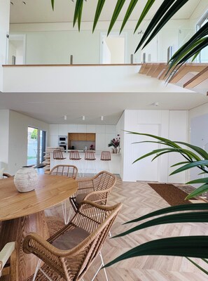 Dining - *NEW* Charneca Sunrise, luxury villa close to Lisbon & Beach (Charneca de Caparica)