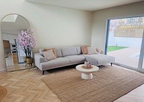 Smart TV - *NEW* Charneca Sunrise, luxury villa close to Lisbon & Beach (Charneca de Caparica)