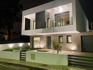 Exterior - *NEW* Charneca Sunrise, luxury villa close to Lisbon & Beach (Charneca de Caparica)