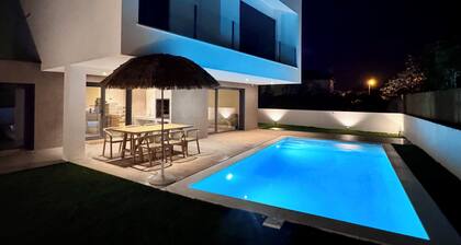 *NEW* Charneca Sunrise, luxury villa close to Lisbon & Beach
