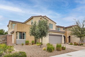Exterior - 11 Mi to the Strip: Quiet Home in North Las Vegas (North Las Vegas)