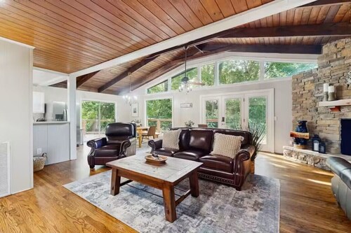 Creek Song Hideaway - 3 Bedroom Home surrounded by the Smokey Mountains