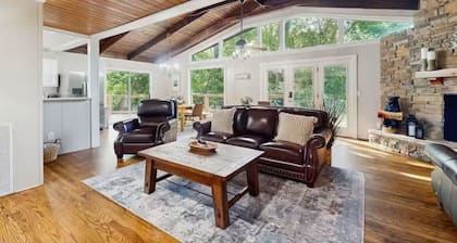 Creek Song Hideaway - 3 Bedroom Home surrounded by the Smokey Mountains
