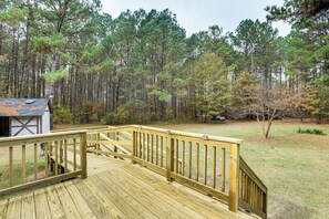 Property grounds - Hike, Bike & Boat: Peaceful Piney Woods Home! (New Waverly)