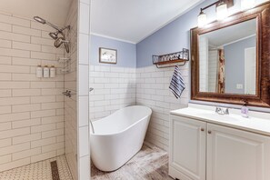 Hair dryer, towels - Hike, Bike & Boat: Peaceful Piney Woods Home! (New Waverly)
