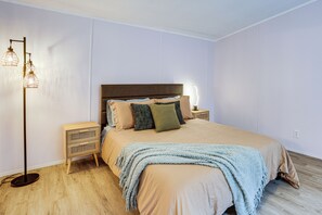 3 bedrooms, travel crib, internet, bed sheets