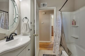 Hair dryer, towels - 2 Mi to Downtown Savannah: Historic Home! (Savannah)