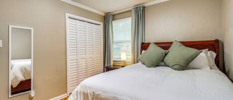 3 bedrooms, iron/ironing board, internet, bed sheets