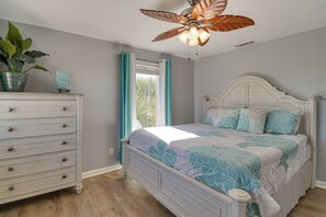 2 bedrooms, iron/ironing board, Internet, bed sheets - Absolute Best Location! Heart of Gulf Shores Condo (Gulf Shores)