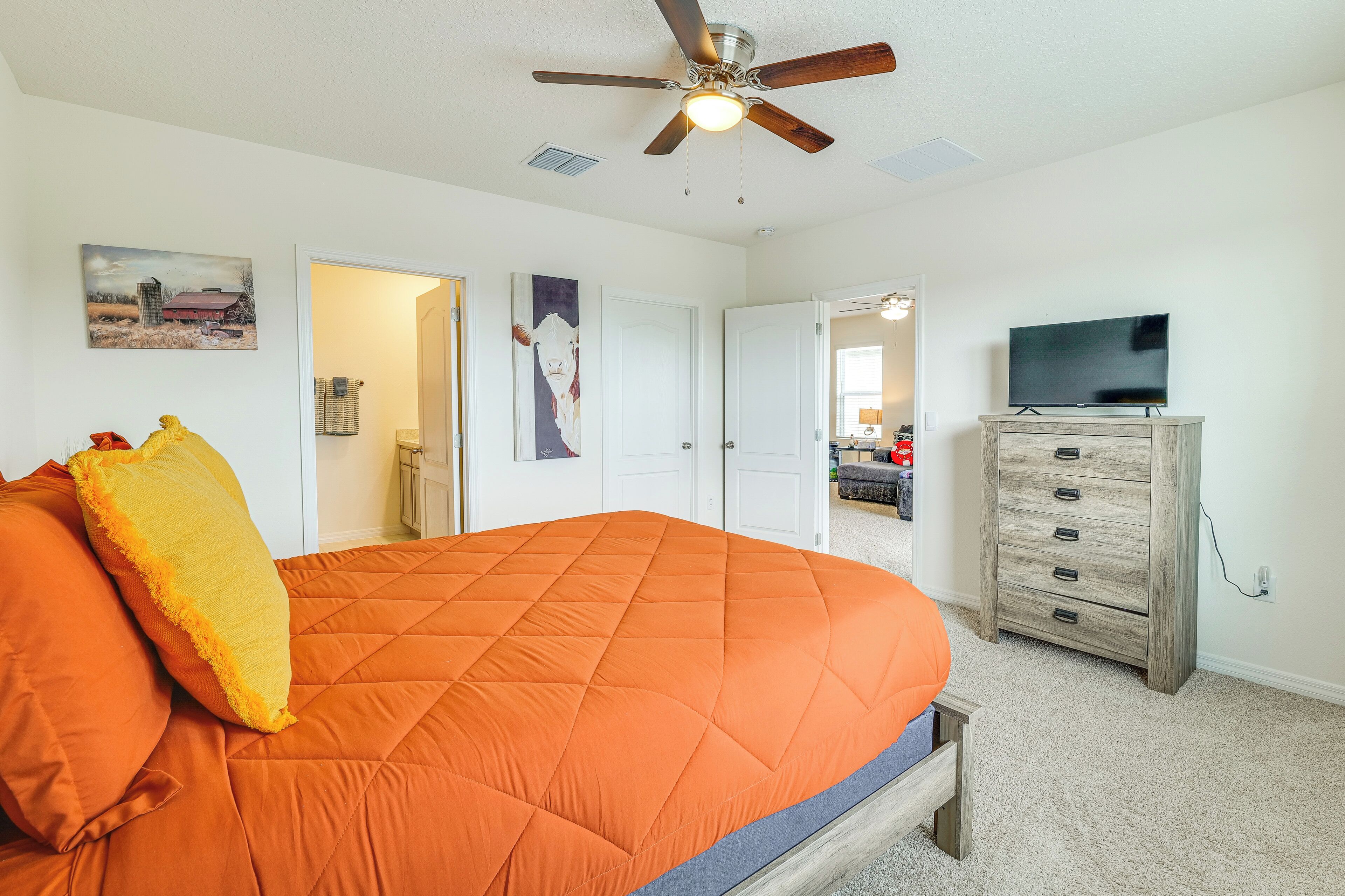 3 bedrooms, internet, bed sheets