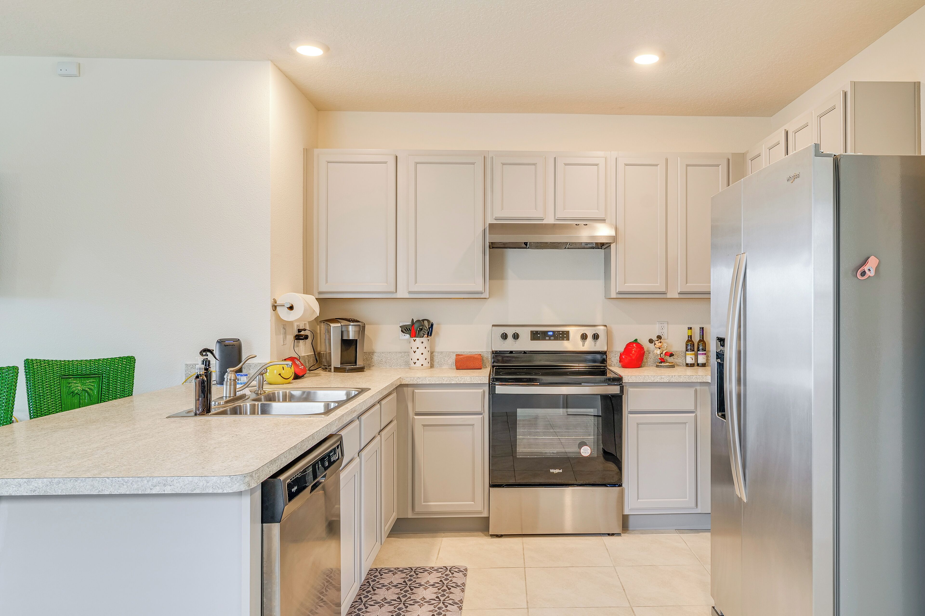 Fridge, microwave, stovetop, dishwasher