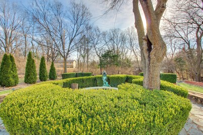 2 Mi to KU Campus: Group Getaway w/ Patio & Garden