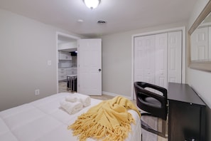 1 غرفة نوم ومكتب ومكواة/لوح كي وخدمة الإنترنت