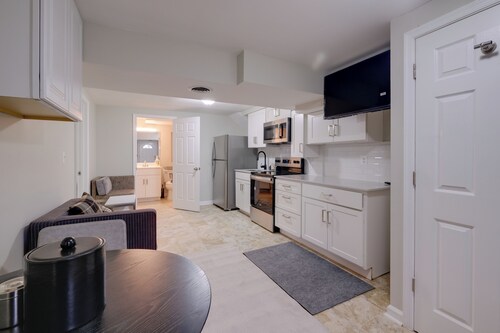 Work & Explore, Cozy Unit 5 Mi to UMD!