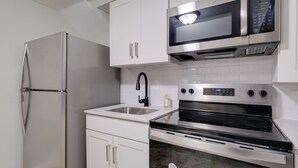 Unclassified image, 4 of 24, button - Work & Explore, Cozy Unit 5 Mi to UMD! (Lanham)
