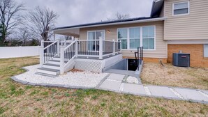 Unclassified image, 3 of 24, button - Work & Explore, Cozy Unit 5 Mi to UMD! (Lanham)