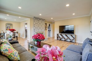 TV, fireplace - Easy SF Access! Spacious Family Home w/ Yard (Daly City)