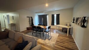 Living area - Big Home right off I44 near Fort Leonard Wood (Saint Robert)