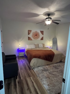5 habitaciones, tabla de planchar con plancha, wifi y ropa de cama 