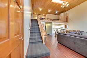 TV, fireplace - < 1 Mi to Hunter Mtn Skiing: Family-Friendly Stay! (Lanesville)