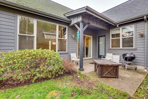 Terrace/patio - Walk to Autzen Stadium, 3 Mi to UO! Home w/ Patio (Eugene)